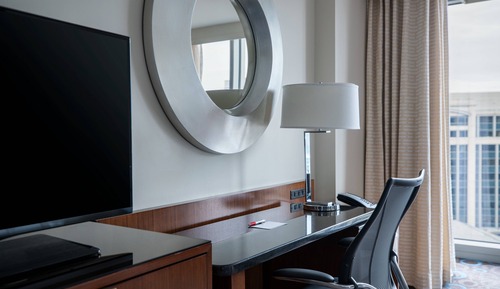 Zimmer, 1 King-Bett, Nichtraucher (Mobility Accessible, Roll-in Shower)