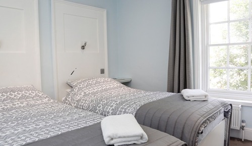 Doppel- oder Zweibettzimmer, mit Bad (Room 6 - 2nd Floor)