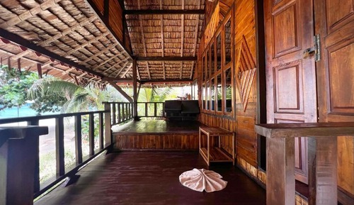 Beach Front Bungalow - Fan Room