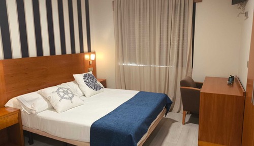 Doppel- oder Zweibettzimmer