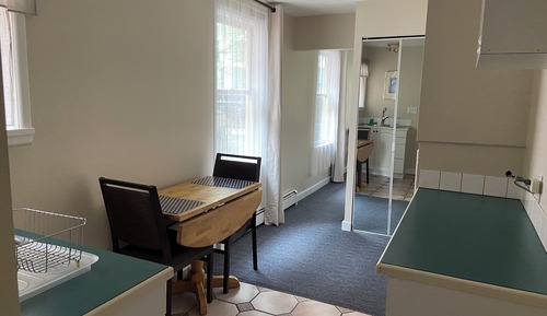 Basic-Suite, 1 Doppelbett, Kühlschrank und Mikrowelle