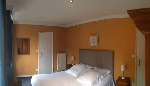 Superior-Doppel- oder -Zweibettzimmer
