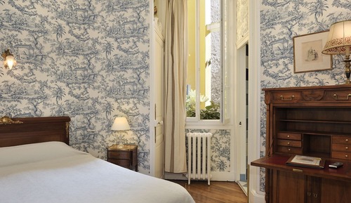 Superior-Doppel- oder -Zweibettzimmer