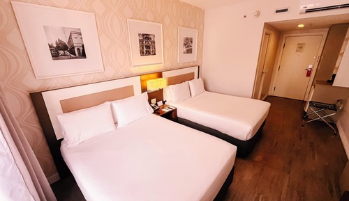 Standardzimmer, 2 Doppelbetten (Mid Floor)