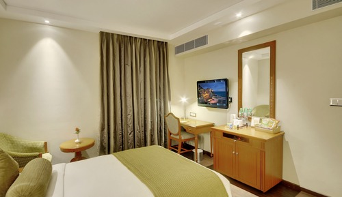 Premier-Zimmer, 1 Doppelbett, Flussblick