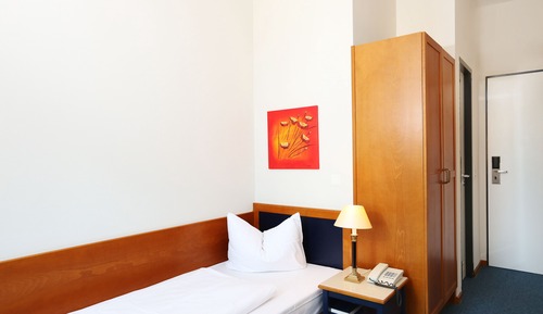 Einzelzimmer, zum Innenhof hin