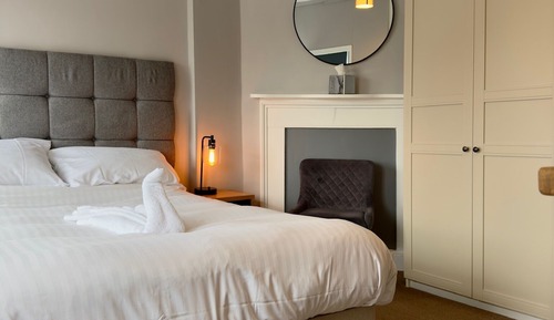 Standard-Doppelzimmer, mit Bad (River view)