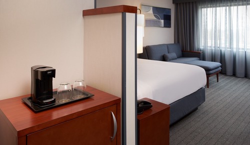 Zimmer, 1 King-Bett und Schlafsofa, Nichtraucher (Mobility/Hearing Accessible, Tub)