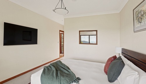 Zimmer (Cliff View, 1 Night Min)