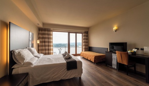 Superior-Doppel- oder -Zweibettzimmer