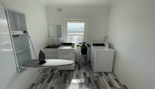 Twin King Single (Shared Bathroom)
