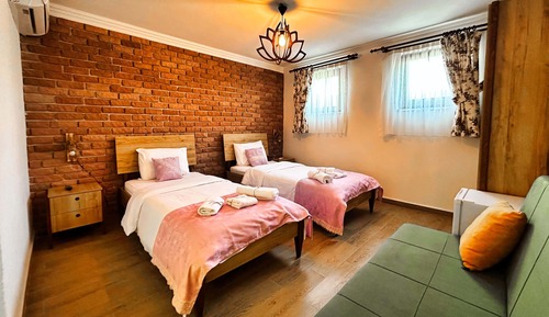 Iki Ayri Yatakli Bodrum Kat Deluxe Oda