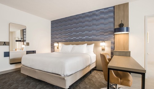 Suite, 1 King-Bett und Schlafsofa, barrierefrei, Nichtraucher (No Pets)