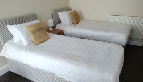 Doppel- oder Zweibettzimmer, mit Bad