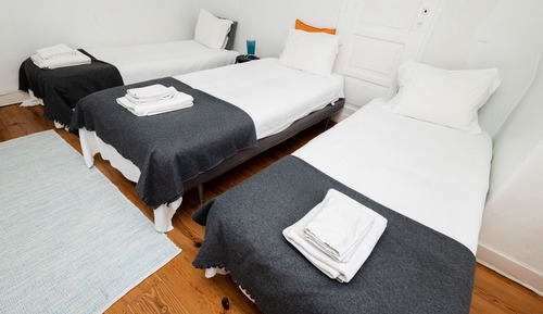 Standard-Dreibettzimmer (Shared Bathroom)