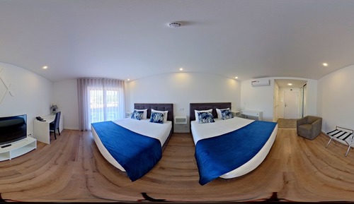 Deluxe-Vierbettzimmer, Mehrere Betten, barrierefrei, Stadtblick