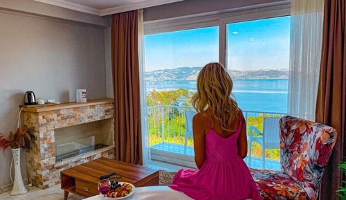 Royal-Zimmer, 1 Queen-Bett, Whirlpool, Seeblick