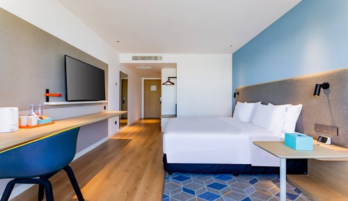 Standardzimmer, 1 King-Bett, Stadtblick (Extra Floor Space, Smart Room)