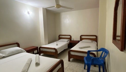 Basic-Doppel- oder -Zweibettzimmer