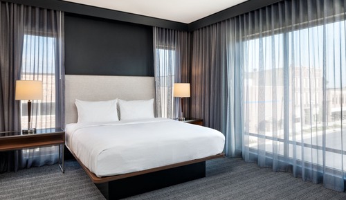 Suite, 1 King-Bett (Mobility Accessible, Roll-In Shower)