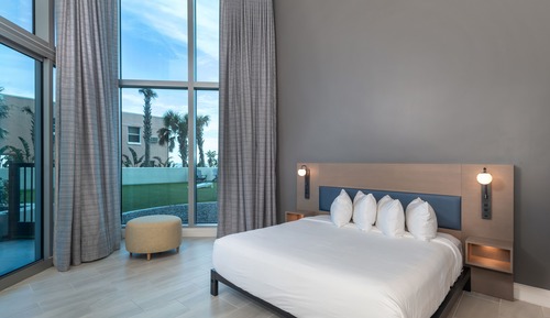 Zimmer, 2 Schlafzimmer (First Floor Walkout)