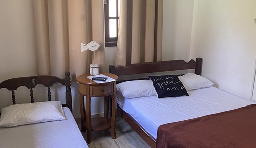 Familien-Vierbettzimmer, Mehrere Betten, mit Bad, Poolblick