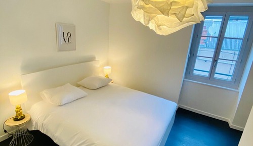 Luxury-Apartment, mit Bad (1er & 2eme Etage Gauche)