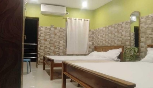 Familien-Vierbettzimmer, Mehrere Betten, Blick auf die Anlage