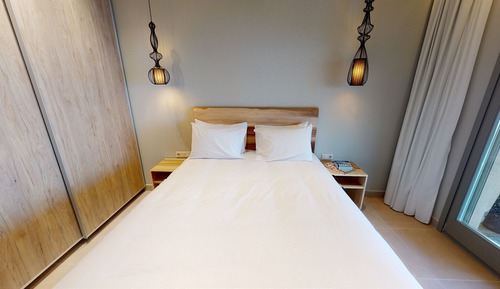 Junior-Apartment, 1 Schlafzimmer, Poolseite