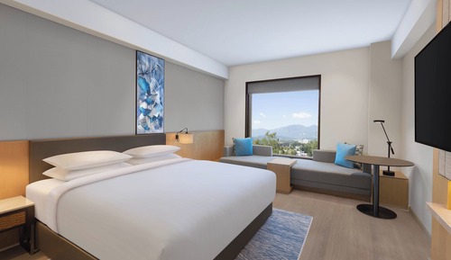 Deluxe-Zimmer, 1 King-Bett und Schlafsofa, Nichtraucher, Talblick