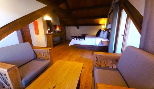 Master Suit, 1 King Bed