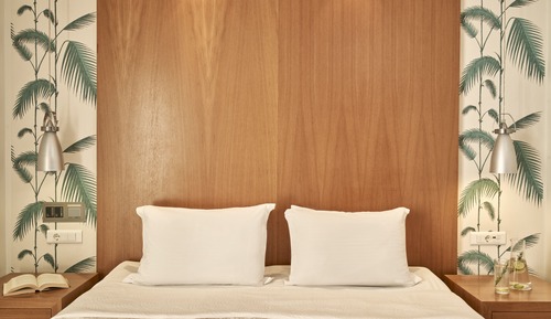 Doppelzimmer, Haltegriffe in der Dusche