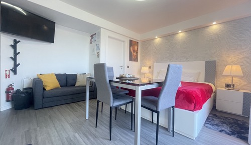 Deluxe-Apartment, 1 Queen-Bett und Schlafsofa, Küche, eingeschränkter Meerblick
