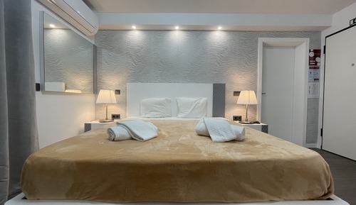 Deluxe-Apartment, 1 Queen-Bett und Schlafsofa, Küche, eingeschränkter Meerblick