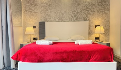 Deluxe-Apartment, 1 Queen-Bett und Schlafsofa, Küche, eingeschränkter Meerblick