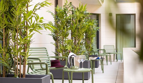 Superior-Zimmer, zum Garten hin