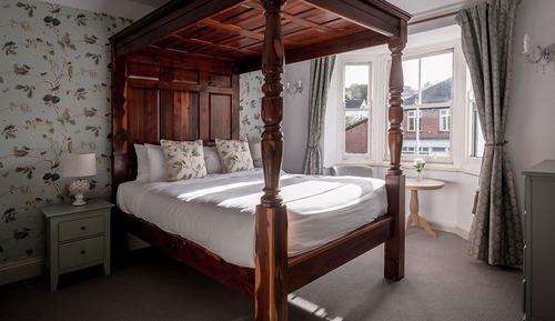 (14) Four Poster Room