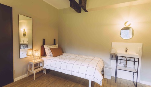 Dreibettzimmer, Gemeinschaftsbad