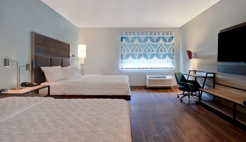 Zimmer, 2 Queen-Betten, barrierefrei, Badewanne