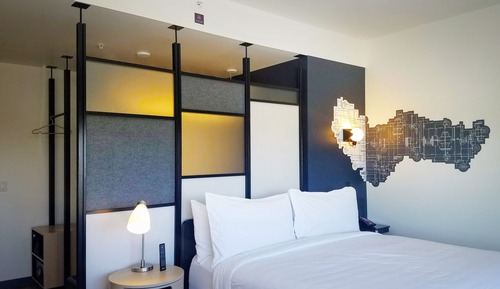 Zimmer, 1 King-Bett (Mobility/Hearing Accessible, Tub)