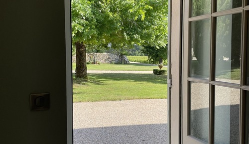 Luxury-Ferienhaus, eigenes Bad, Blick auf den Weinberg (Tapestry Gite)