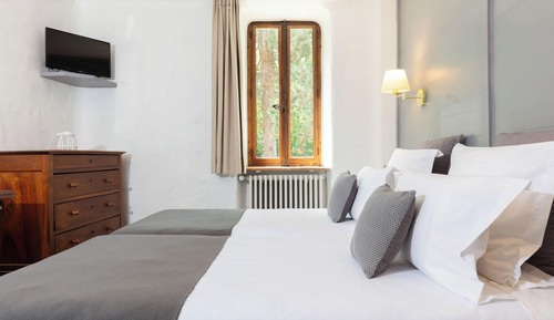 Doppel- oder Zweibettzimmer