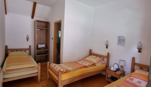 Dreibettzimmer