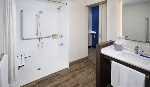 Zimmer, 1 King-Bett, rollstuhlgeeignete Dusche (Roll-In Shower)