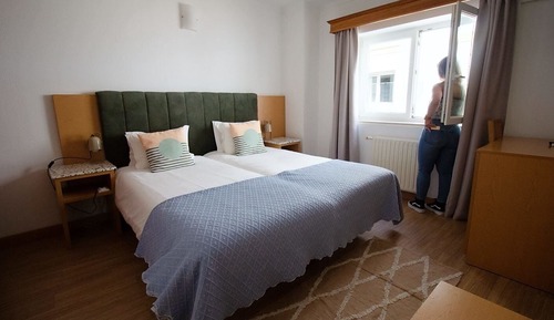Standard-Doppel- oder -Zweibettzimmer