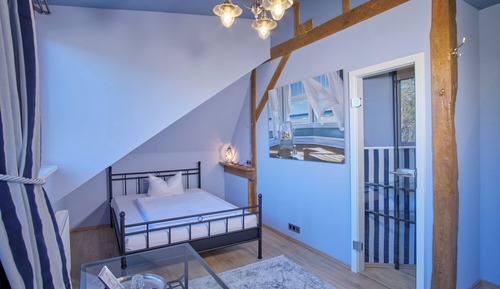 Basic Single Room, 1 Twin Bed, Shared Bathroom