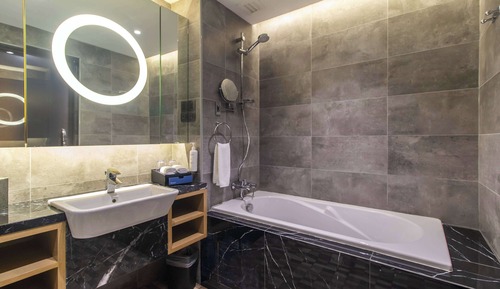 Suite, 1 King-Bett (3 Bay)