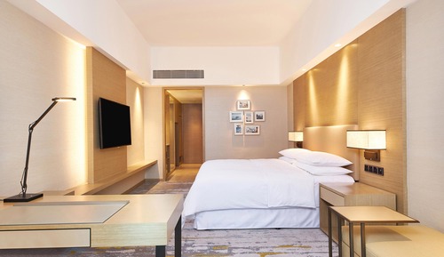 Zimmer, 1 King-Bett, Flussblick