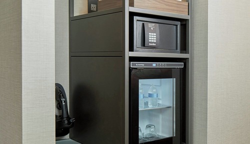 Zimmer, 1 King-Bett und Schlafsofa (Mobility/Hearing Access, Roll-In Shwr)