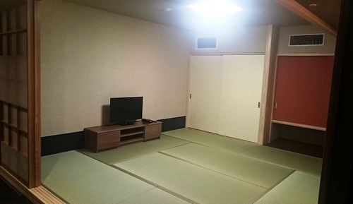 Traditional-Zimmer (Japanese Western Style)